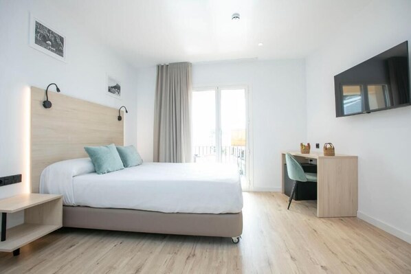 Premium bedding, down comforters, in-room safe, desk