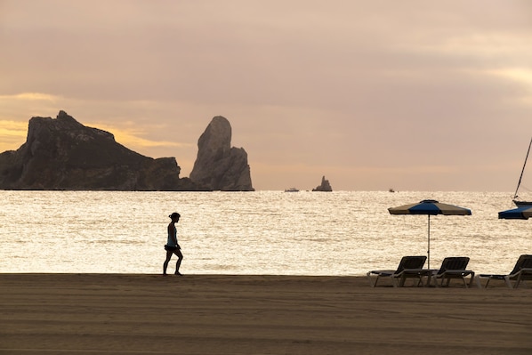 Beach - Hotel Coral Boutique by gaiarooms (Torroella de Montgrí)