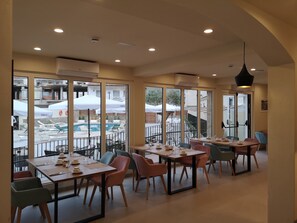 Restaurant - Hotel Coral Boutique by gaiarooms (Torroella de Montgrí)