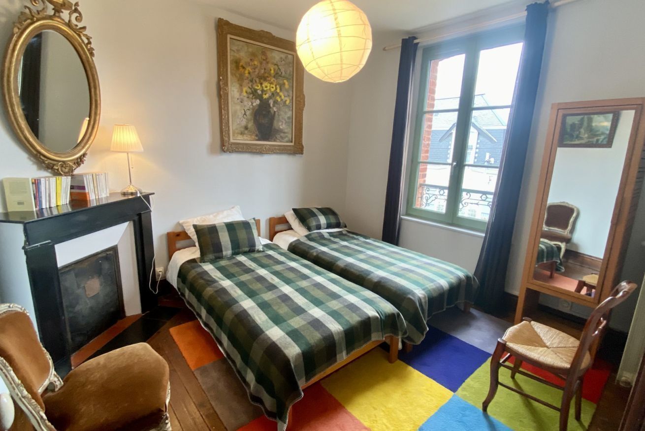 3 bedrooms, travel crib, WiFi, bed sheets