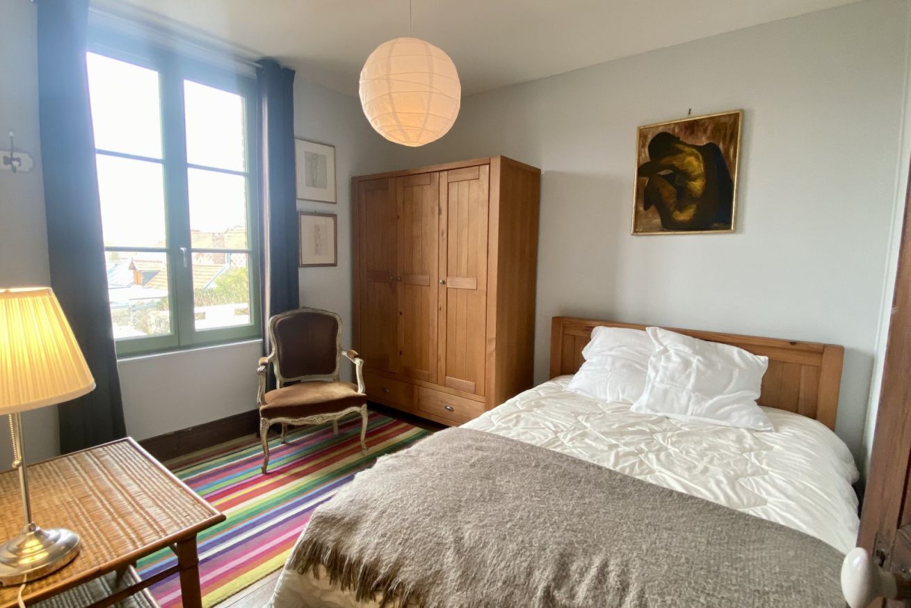 3 slaapkamers, reisbedje, wifi, beddengoed