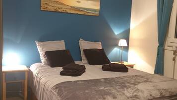 1 chambre, fer et planche Ă repasser, Wi-Fi gratuit, draps fournis