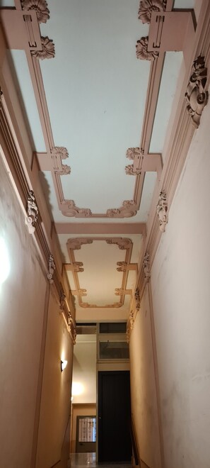 Interior - Sought after early 20th century apartment at 1 Crisanzio Street (Bari)