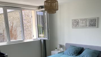 2 bedrooms, travel crib, free WiFi, bed sheets