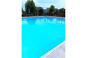 Outdoor pool - Comfort Cove 3 minutes from SDC (Branson)