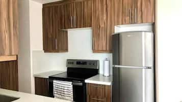 Refrigerador, microondas, horno y parrilla de estufa