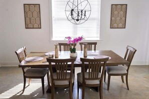 Dining - Modern Midtown home with 3 king beds (Memphis)