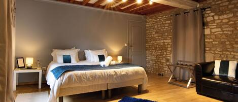 4 Schlafzimmer, Schreibtisch, Bügeleisen/Bügelbrett, Reisekinderbett