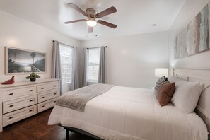 3 habitaciones, tabla de planchar con plancha, wifi y ropa de cama 
