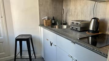 Lägenhet | Eget kök | Kylskåp, mikrovågsugn, ugn och spishäll
