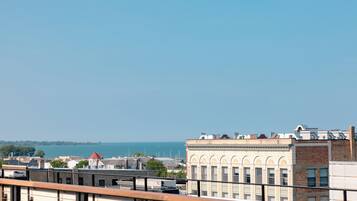 A cityscape with buildings and a view of the sea.