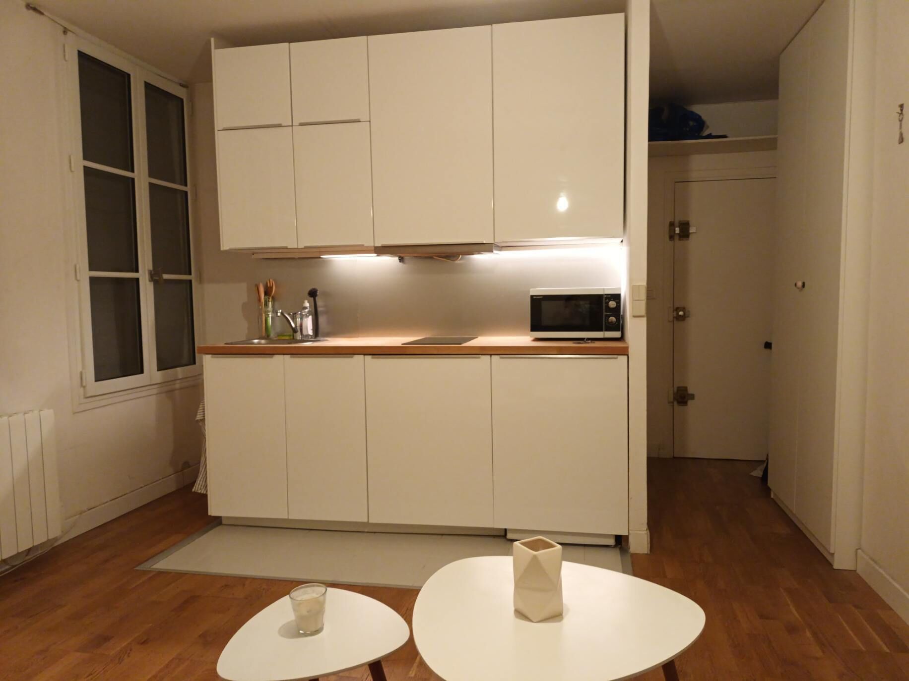 Fridge, microwave, oven, coffee/tea maker