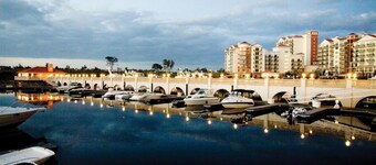 Beautiful Waterfront Condo in the Luxurious Four Star Hotel-7th Floor