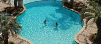 Beautiful Waterfront Condo in the Luxurious Four Star Hotel-7th Floor