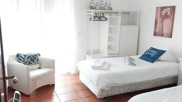 2 bedrooms, in-room safe, desk, iron/ironing board