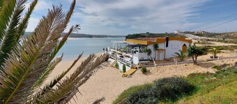 2 bedrooms beachfront