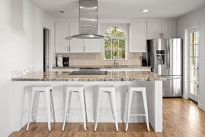 Fridge, microwave, oven, stovetop - 8301 E. Palm Lane / Scottsdale, AZ 85257 (Scottsdale)