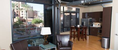 المنشأة من الداخل