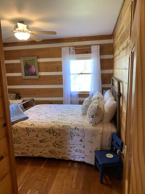 1 slaapkamer, een strijkplank/strijkijzer, gratis wifi, beddengoed