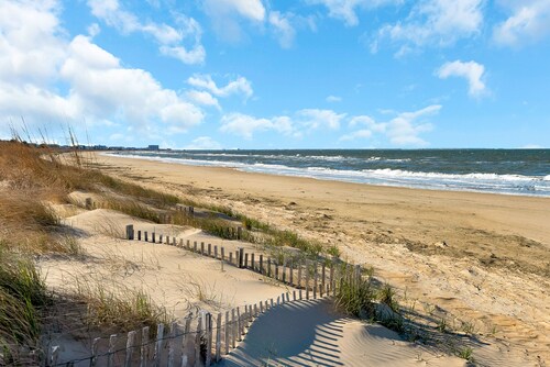  Walk to Beach! Fully Updated with a Hot tub!