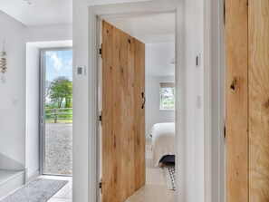 2 室のベッドルーム、WiFi (無料)、ベッドシーツ