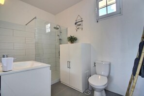 Hair dryer, towels