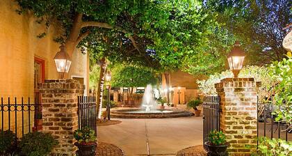 Historic Lodge Alley DEAL walking distance from everything