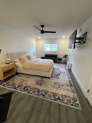 3 habitaciones, escritorio, tabla de planchar con plancha y wifi 