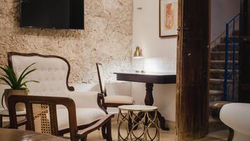 Decoración personalizada, muebles diferentes y escritorio