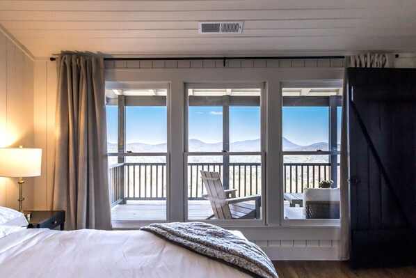 4 室のベッドルーム、WiFi、ベッドシーツ