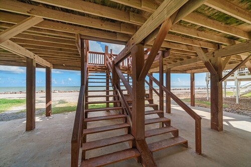 Oceanfront 2BR Cottage w/ Sunsets Views, Comfy and Pet/Family Friendly