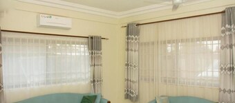 DAA DINGBE SUITES - Luxury Two Bedroom Apartments