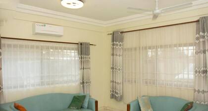DAA DINGBE SUITES - Luxury Two Bedroom Apartments