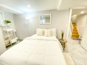 3 Schlafzimmer, Schreibtisch, Bügeleisen/Bügelbrett, Reisekinderbett