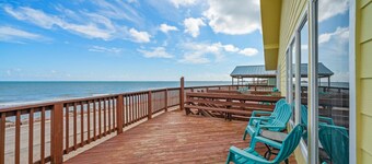 Amazing Oceanfront 2BR Home, Cozy, Peaceful & Kid/Pet Friendly