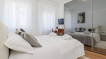 2 habitaciones, caja de seguridad en la habitación y escritorio