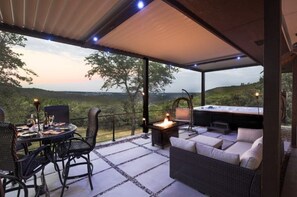 Outdoor dining - Outdoor Living at Its Finest - Group Spa, Fire Gathering, Star Dining (Jonestown)