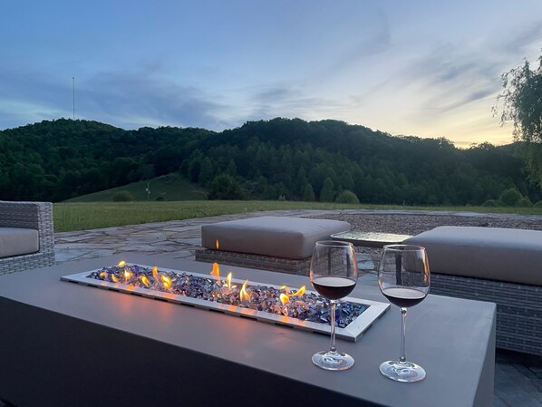 Terrace/patio - Northwestern North Carolina wine country in the Appalachian foothills (Ronda)