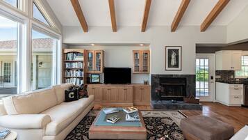 Smart TV, fireplace, books