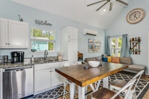 Fridge, microwave, oven, stovetop - Castaway Tiny Home in Bon Secour near Bon Secour River, 8 miles to sportsplex (Bon Secour)