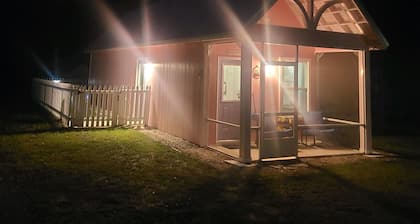 Castaway Tiny Home in Bon Secour near Bon Secour River, 8 miles to sportsplex