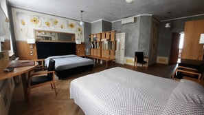 Family Quadruple Room | Premium bedding, down comforters, individually decorated - Albergo Giulia Gonzaga (Sabbioneta)