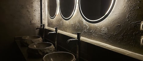 Grand-Zweibettzimmer | Badezimmer