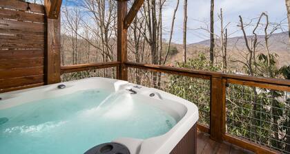 Tranquil & Stylish ~ Near Skiing ~ Hot Tub ~ Views