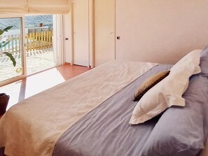 5 makuuhuonetta, silitysrauta/-lauta, internet, vuodevaatteet