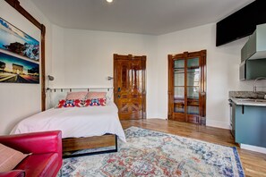 1 habitación, tabla de planchar con plancha, wifi y ropa de cama 