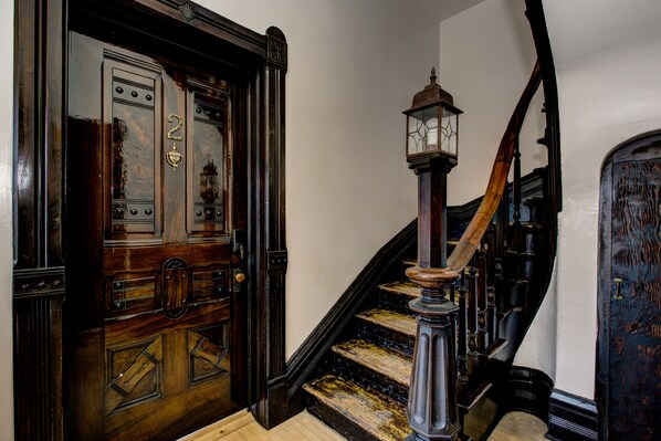 المنشأة من الداخل