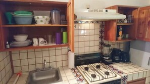 Kylskåp, mikrovågsugn, ugn och spishäll