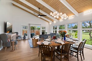 Dining - AC IN ALL 4 BEDROOMS! Recently renovated 4BD/3B Queen's Bath home w/Jacuzzi! (Princeville)