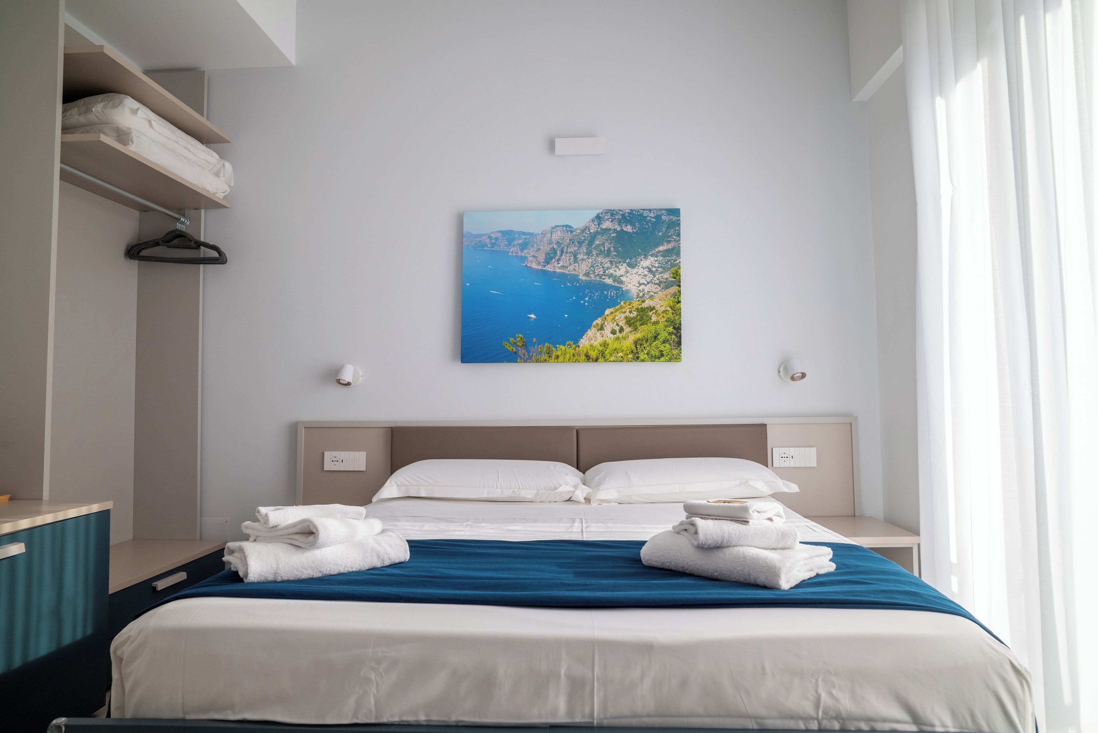 Classic-Dreibettzimmer | Allergikerbettwaren, Schreibtisch, kostenloses WLAN